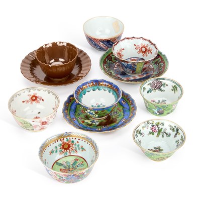Lot A GROUP OF 18TH CENTURY AND LATER CHINESE PORCELAIN TEA BOWLS AND SAUCERS