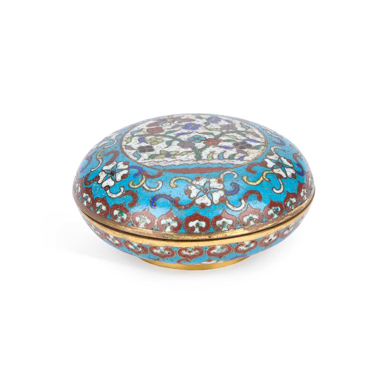 Lot 714 - A CHINESE CLOISONNÉ ENAMEL BOX AND COVER