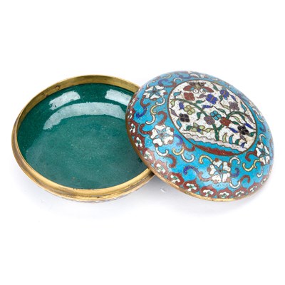 Lot 714 - A CHINESE CLOISONNÉ ENAMEL BOX AND COVER
