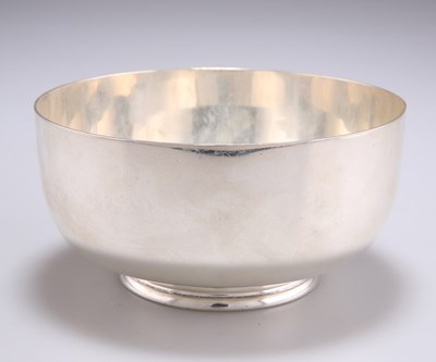 Lot 1381 - A GEORGE V HEAVY SILVER BOWL