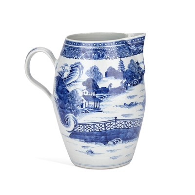Lot AN 18TH CENTURY CHINESE BLUE AND WHITE CIDER JUG