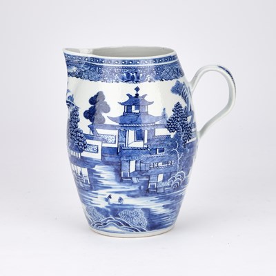 Lot 672 - AN 18TH CENTURY CHINESE BLUE AND WHITE CIDER JUG