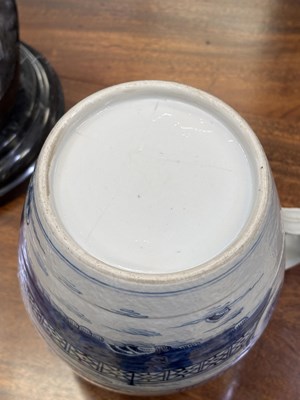 Lot 672 - AN 18TH CENTURY CHINESE BLUE AND WHITE CIDER JUG