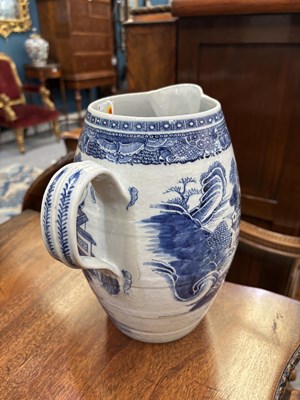 Lot 672 - AN 18TH CENTURY CHINESE BLUE AND WHITE CIDER JUG