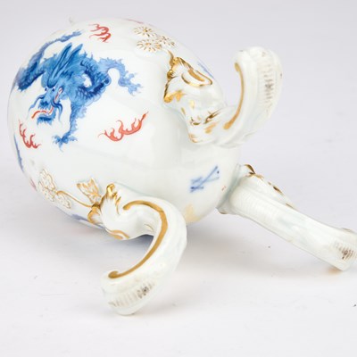 Lot 100 - A MEISSEN 'DRAGON' VASE AND COVER