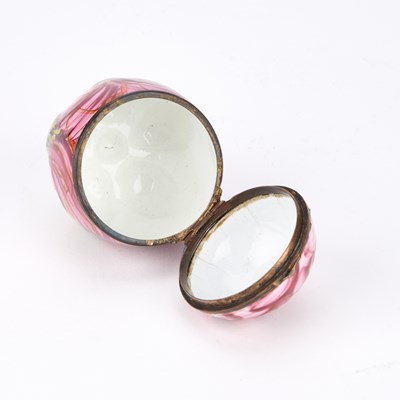 Lot 762 - A RARE ENGLISH ENAMEL BOX OR BONBONNIÈRE