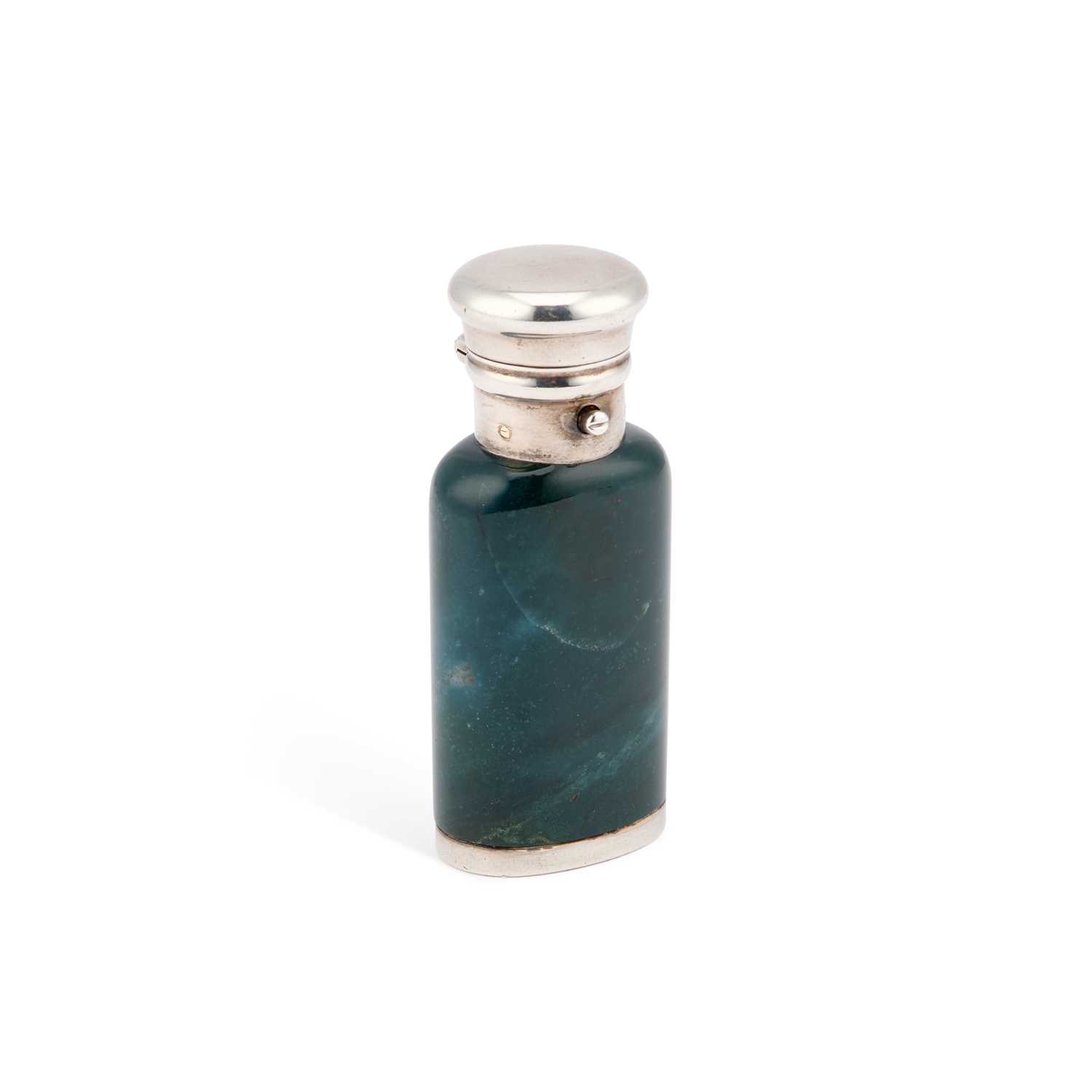 Lot 472 - A VICTORIAN SILVER-MOUNTED BLOODSTONE SCENT BOTTLE