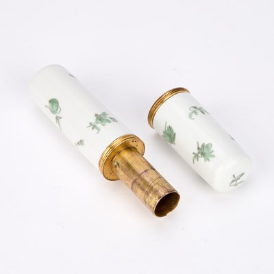 Lot 739 - A FRENCH PORCELAIN BODKIN CASE