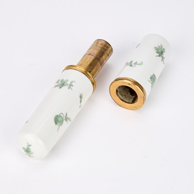Lot 739 - A FRENCH PORCELAIN BODKIN CASE