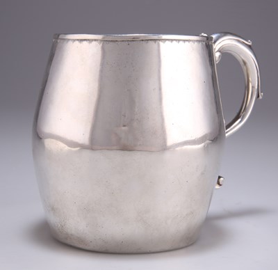 Lot 1018 - A SOUTH AMERICAN LARGE BARREL-SHAPED MUG