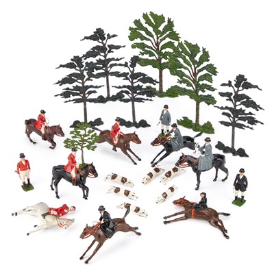 Lot 53 - A GROUP OF BRITAINS LEAD HUNTING FIGURES