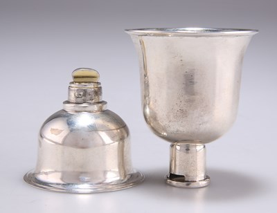 Lot 1083 - A WILLIAM IV IRISH SILVER TRAVELLING CUP AND FLASK