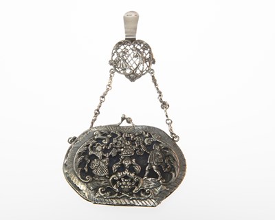 Lot 1367 - A VICTORIAN SILVER PURSE CHÂTELAINE