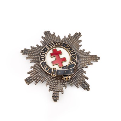 Lot 10 - A MASONIC KNIGHTS TEMPLAR SILVER AND ENAMEL BREAST BADGE