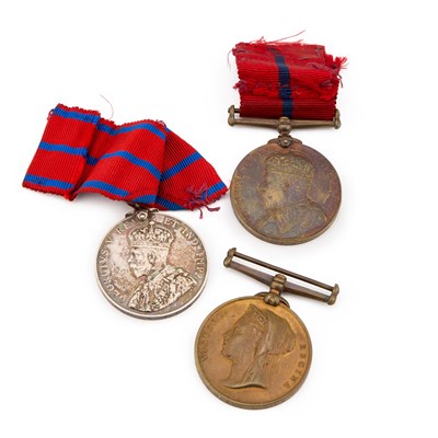 Lot 8 - A METROPOLITAN POLICE MEDAL GROUP