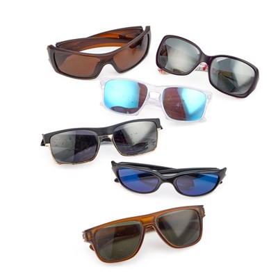 Lot 67 - FIVE PAIRS OF OAKLEY SUNGLASSES