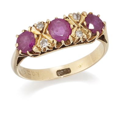 Lot 1696 - A RUBY AND DIAMOND RING