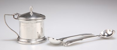 Lot 1345 - A PAIR OF VICTORIAN SILVER SALT SPOONS, AND A GEORGE V SILVER MUSTARD