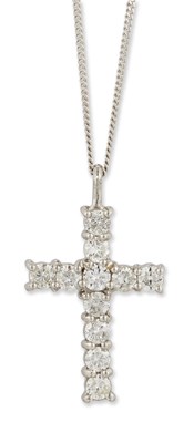 Lot 1535 - AN 18 CARAT WHITE GOLD DIAMOND CROSS PENDANT ON CHAIN