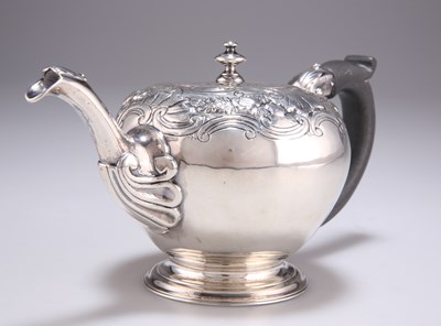 Lot 1252 - A GEORGE II SILVER TEAPOT