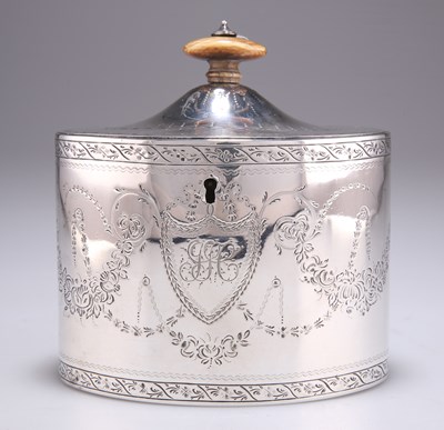 Lot 1279 - A GEORGE III SILVER TEA CADDY