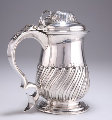 Lot 1293 - A GEORGE III SILVER LIDDED TANKARD