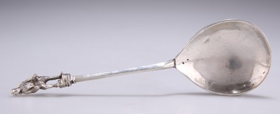 Lot 1048 - A CONTINENTAL SILVER SPOON