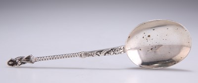 Lot 1071 - A CONTINENTAL SILVER SPOON