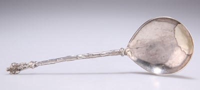 Lot 1059 - A CONTINENTAL SILVER SPOON