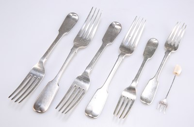 Lot 1338 - A GROUP OF SILVER FORKS, GEORGE IV AND LATER