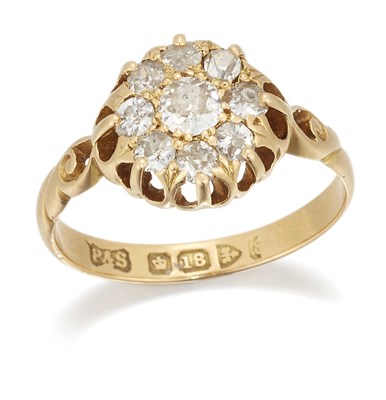 Lot 1744 - AN EDWARDIAN 18 CARAT GOLD DIAMOND CLUSTER RING