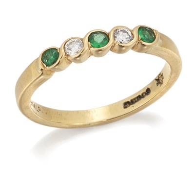 Lot 1776 - AN 18 CARAT GOLD EMERALD AND DIAMOND RING