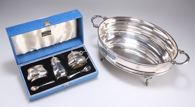 Lot 1001 - A SILVER-PLATED TUREEN, AND CASED CONDIMENT SET