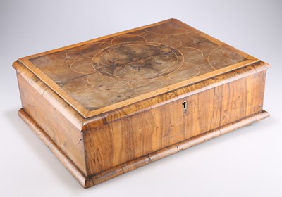 Lot 516 - AN EARLY 18TH CENTURY OYSTER-VENEERED WALNUT LACE BOX