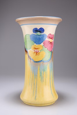 Lot 149 - A CLARICE CLIFF BIZARRE DELICIA PANSIES PATTERN VASE