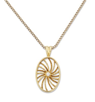 Lot 1482 - AN 18 CARAT GOLD DIAMOND PENDANT ON CHAIN