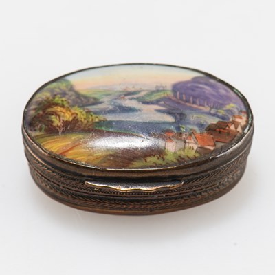 Lot 400 - A 19TH CENTURY CONTINENTAL ENAMEL AND AGATE PILL BOX