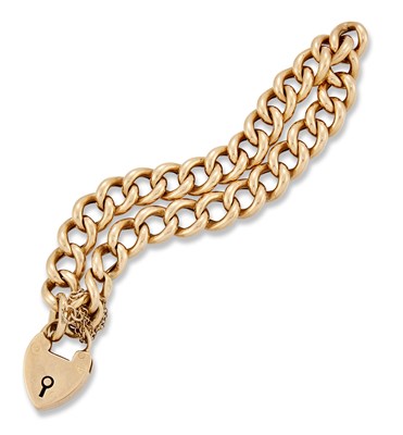 Lot 1675 - AN 18 CARAT GOLD CURB LINK BRACELET WITH A PADLOCK CLASP