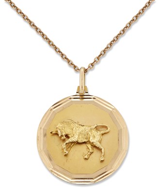 Lot 1438 - A TORUS BULL PENDANT ON CHAIN