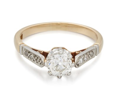 Lot 1678 - A SOLITAIRE OLD-CUT DIAMOND RING