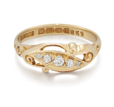 Lot 1631 - A VICTORIAN 18 CARAT GOLD DIAMOND FIVE STONE RING