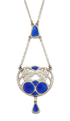 Lot 1661 - CHARLES HORNER - A SILVER AND ENAMEL PENDANT NECKLACE