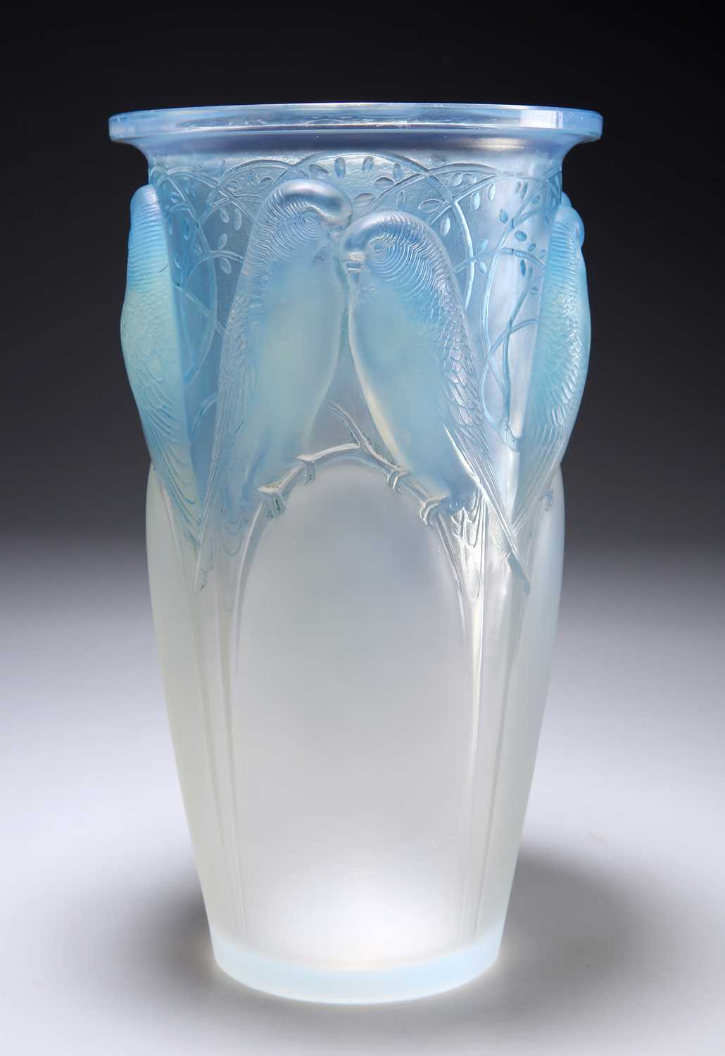 Lot 5 - RENÉ LALIQUE (FRENCH, 1860-1945), A LARGE 'CEYLAN' VASE, DESIGNED 1924