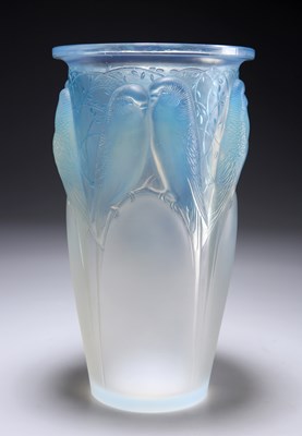 Lot 5 - RENÉ LALIQUE (FRENCH, 1860-1945), A LARGE 'CEYLAN' VASE, DESIGNED 1924