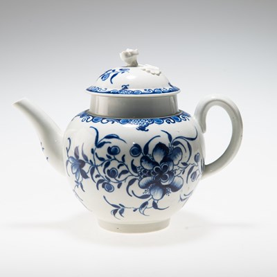 Lot 180 - A WORCESTER 'MANSFIELD' PATTERN TEAPOT, CIRCA 1760