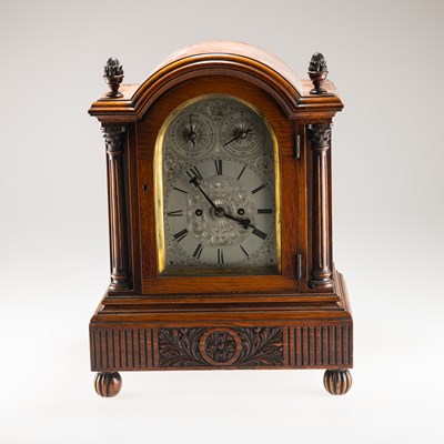 Lot 409 - A LATE VICTORIAN OAK STRIKING TABLE CLOCK, CIRCA 1890