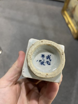 Lot 212 - A CHINESE BLUE AND WHITE RED CLIFFS TYPE VASE