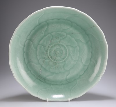 Lot 224 - A CHINESE QIANLONG PERIOD CELADON DISH