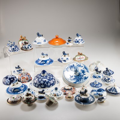 Lot 226 - A COLLECTION OF CHINESE VASE LIDS