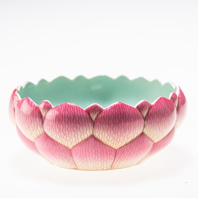 Lot 189 - A CHINESE FAMILLE ROSE 'LOTUS' BOWL